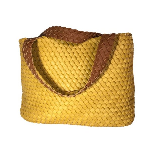 Italian Handbags.  Unique Intriccato Design - Picture 3 of 6